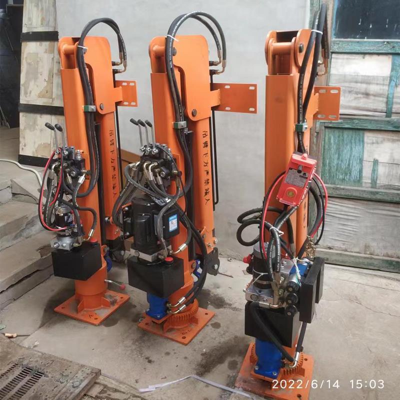 滦州市重汽蓝牌随车吊 3.2吨 国六动力强 液压驱动 农用自卸起重机